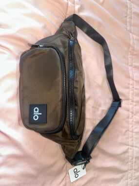 ALO Yoga Brown Belt Bag with Black Strap